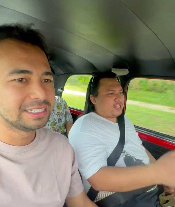 potret Raffi Ahmad, Alshad, Fadil Jaidi, dan Keanu Agl keliling Bali naik Mini Cooper Mr. Bean (instagram.com/raffinagita1717)