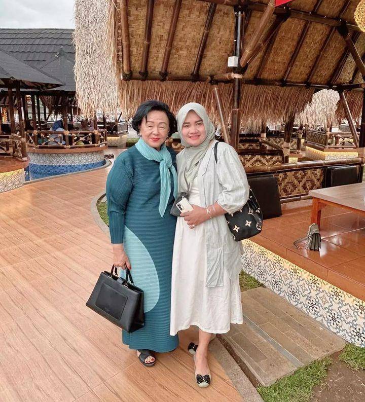 Orang tua Puput Nastiti Devi (Instagram.com/puputnastitidevi)