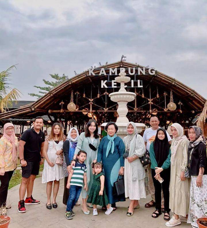 Orang tua Puput Nastiti Devi (Instagram.com/puputnastitidevi)