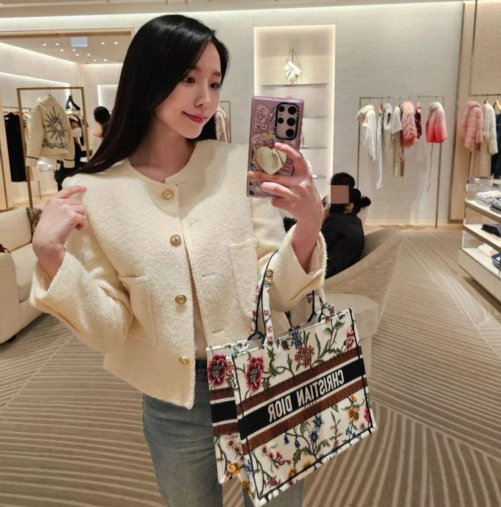 Sung Hae Eun Transit Love 2 (instagram.com/__haeppy)