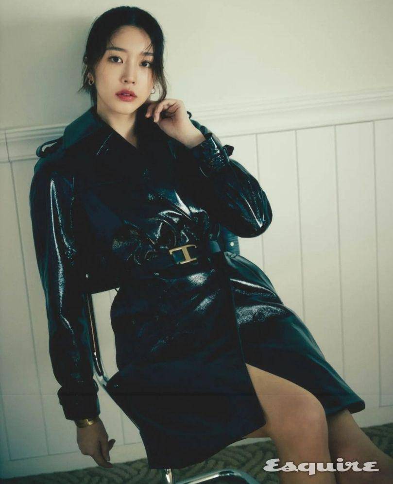 Sung Hae Eun Transit Love 2 (esquire via instagram.com/__haeppy)