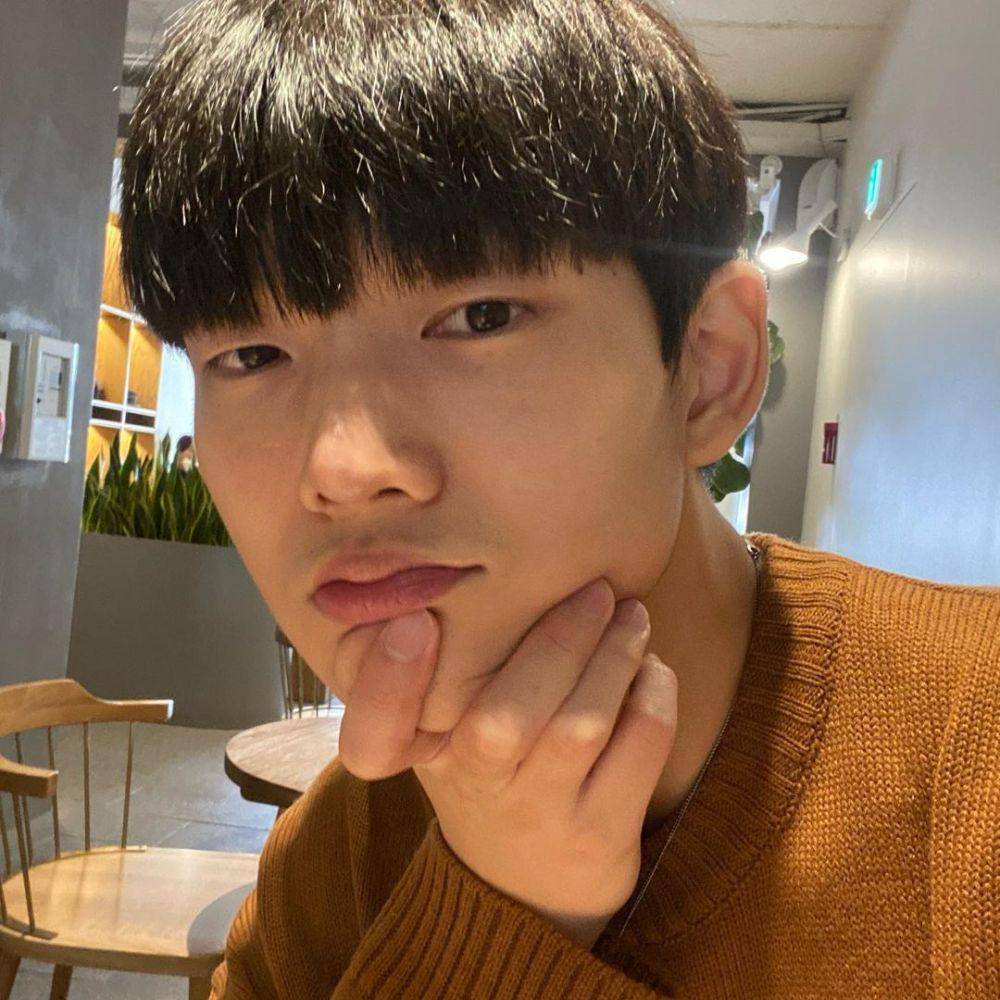 Yoon Jong Bin (instagram.com/900_0ng)