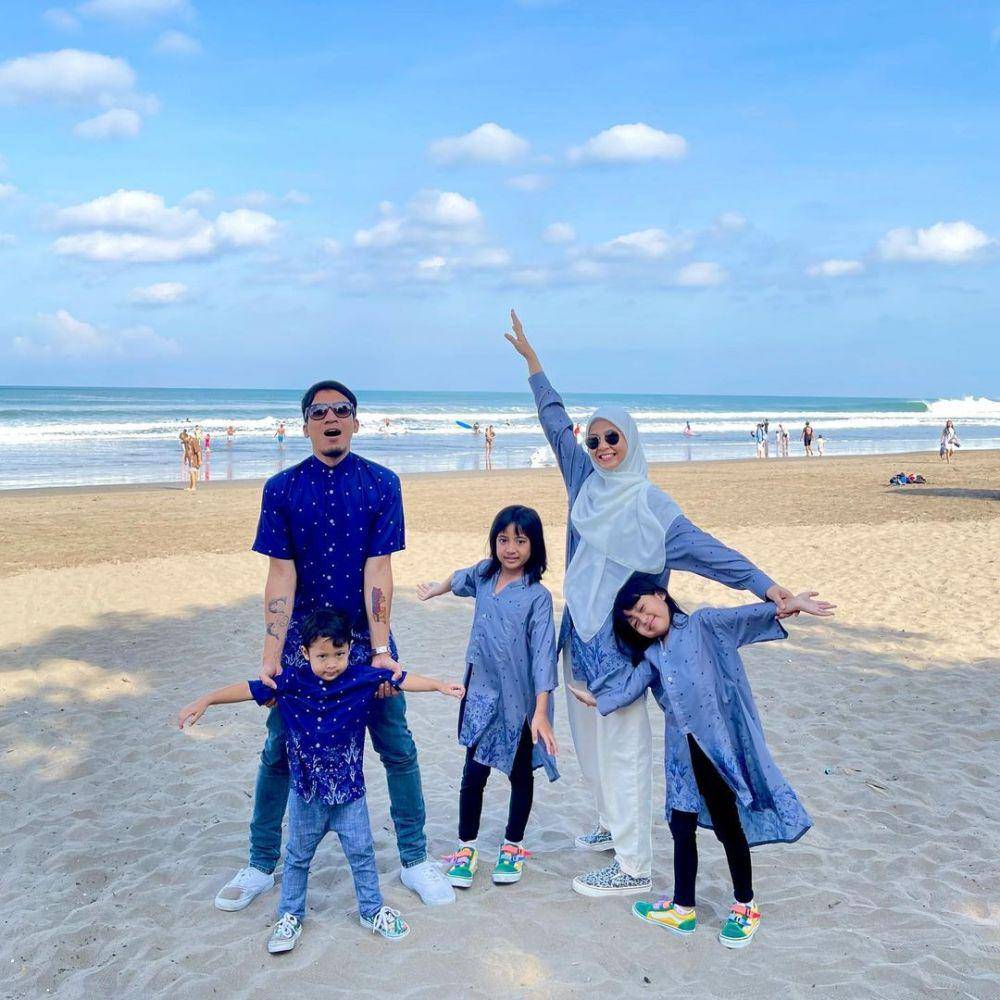 potret keluarga Desta dan Natasha Rizky (instagram.com/desta80s)