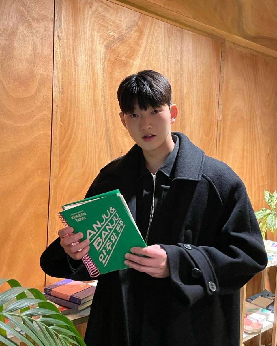 Yoon Jong Bin (instagram.com/900_0ng)