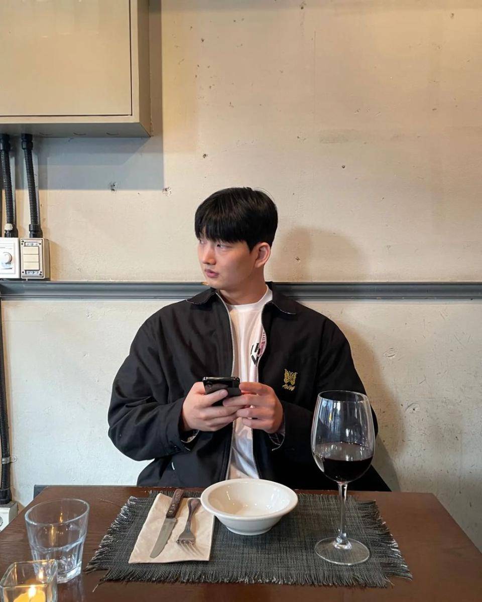 Yoon Jong Bin (instagram.com/900_0ng)