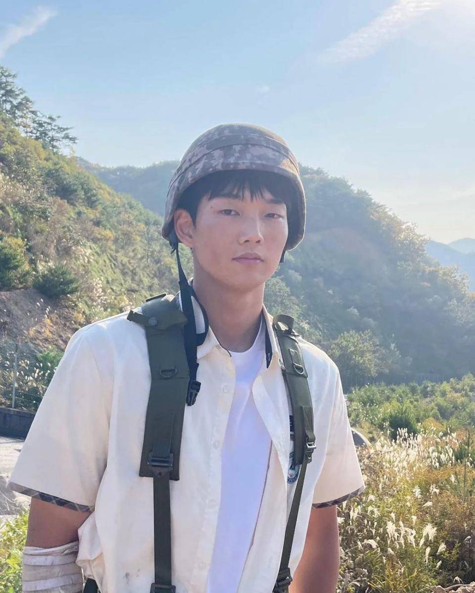 Yoon Jong Bin (instagram.com/900_0ng)