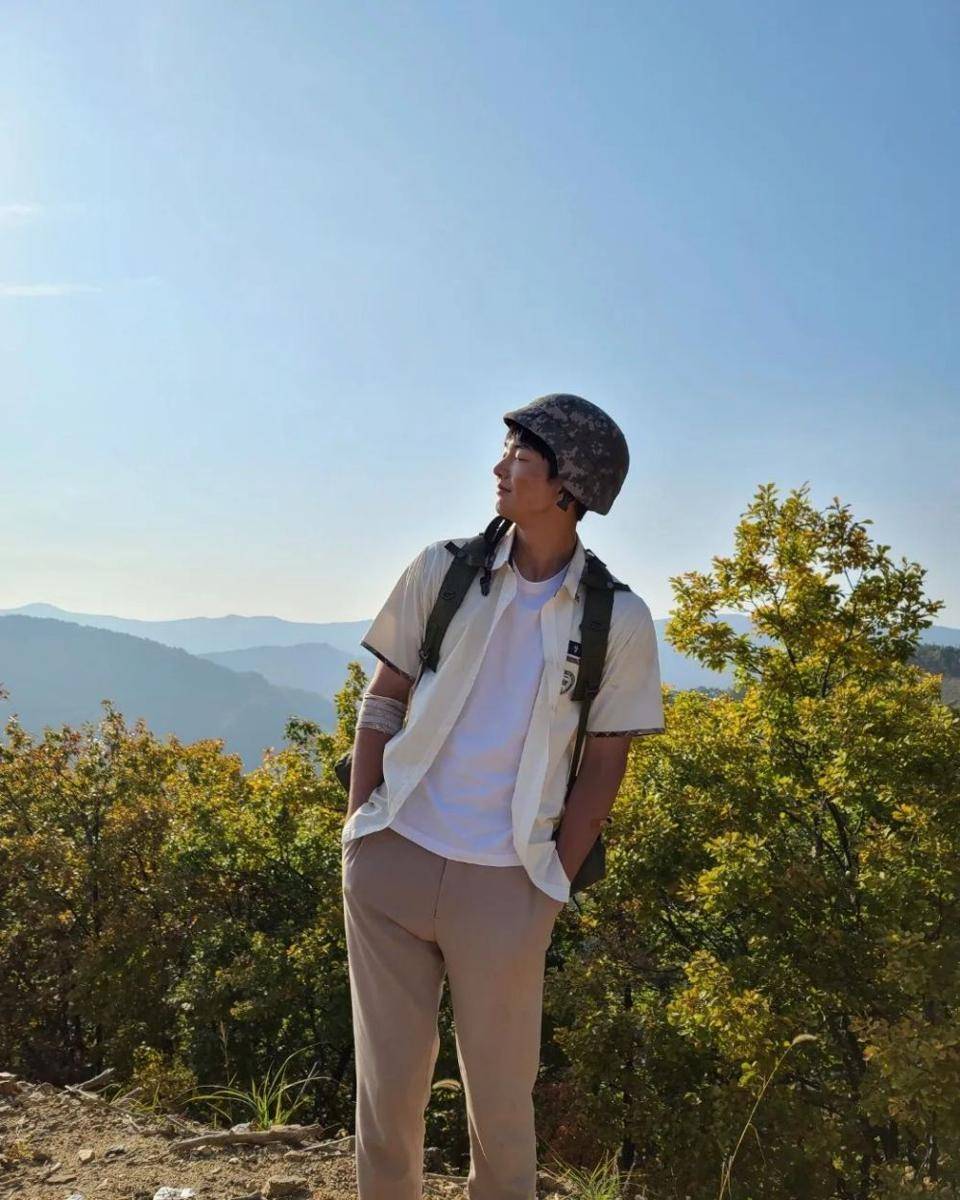 Yoon Jong Bin (instagram.com/900_0ng)
