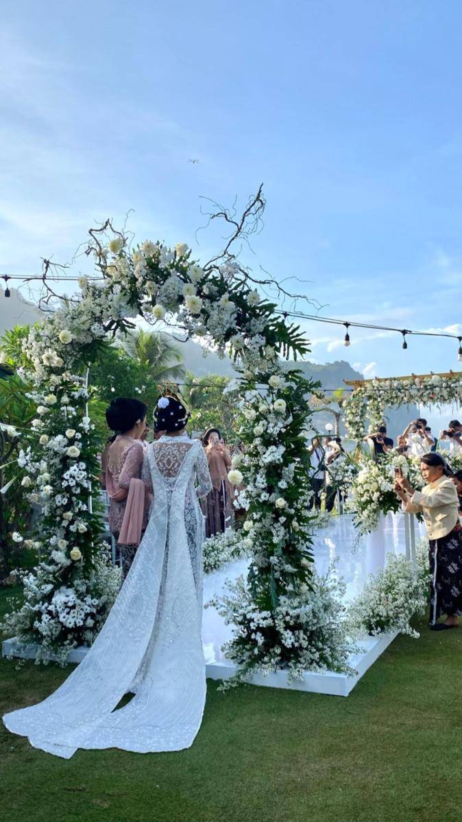 Busana dan makeup pernikahan Nabila Maharani-Tri Suaka (instagram.com/nm.production_official)