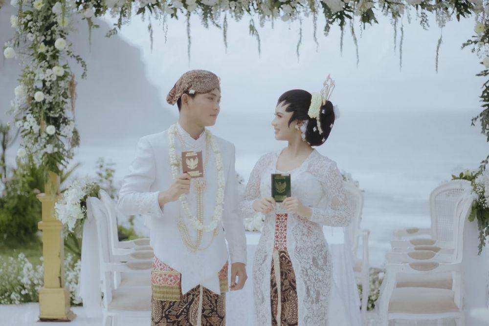 Busana dan makeup pernikahan Nabila Maharani-Tri Suaka (instagram.com/nm.production_official)