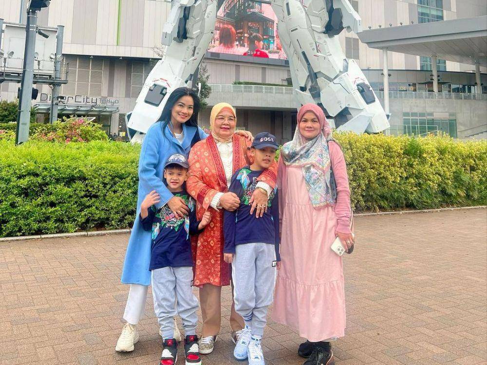Titi Kamal dan keluarga berlibur ke Jepang (instagram.com/titi_kamall)