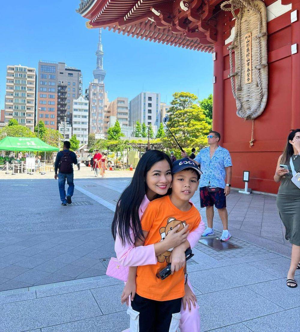 Titi Kamal dan keluarga berlibur ke Jepang (instagram.com/titi_kamall)
