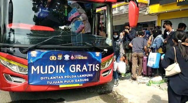 Direktorat Lalu Lintas (Ditlantas) Polda Lampung menggelar mudik gratis, Kamis (27/4/2023). (Dok. Ditlantas Polda Lampung).