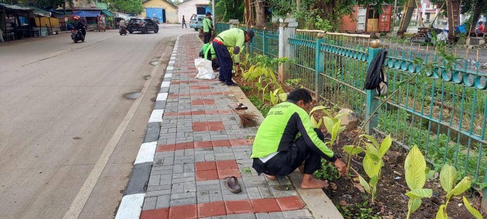 Hilangkan Lokasi Kumuh, Trotoar dan Taman Dibangun di Kampung Bandan