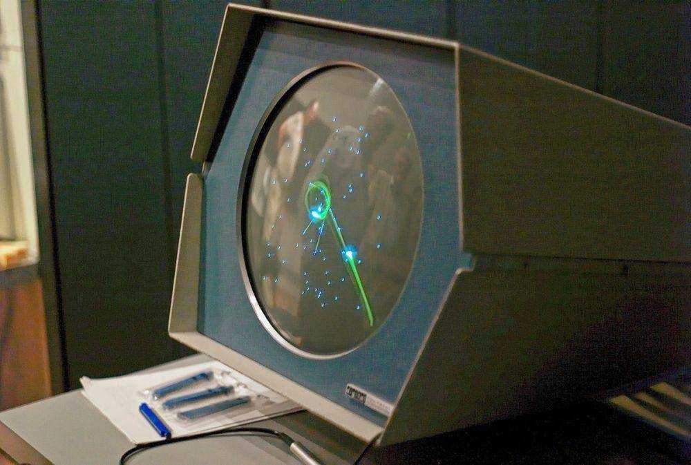 tampilan komputer dengan Spacewar (commons.wikimedia.org/Joi Ito)