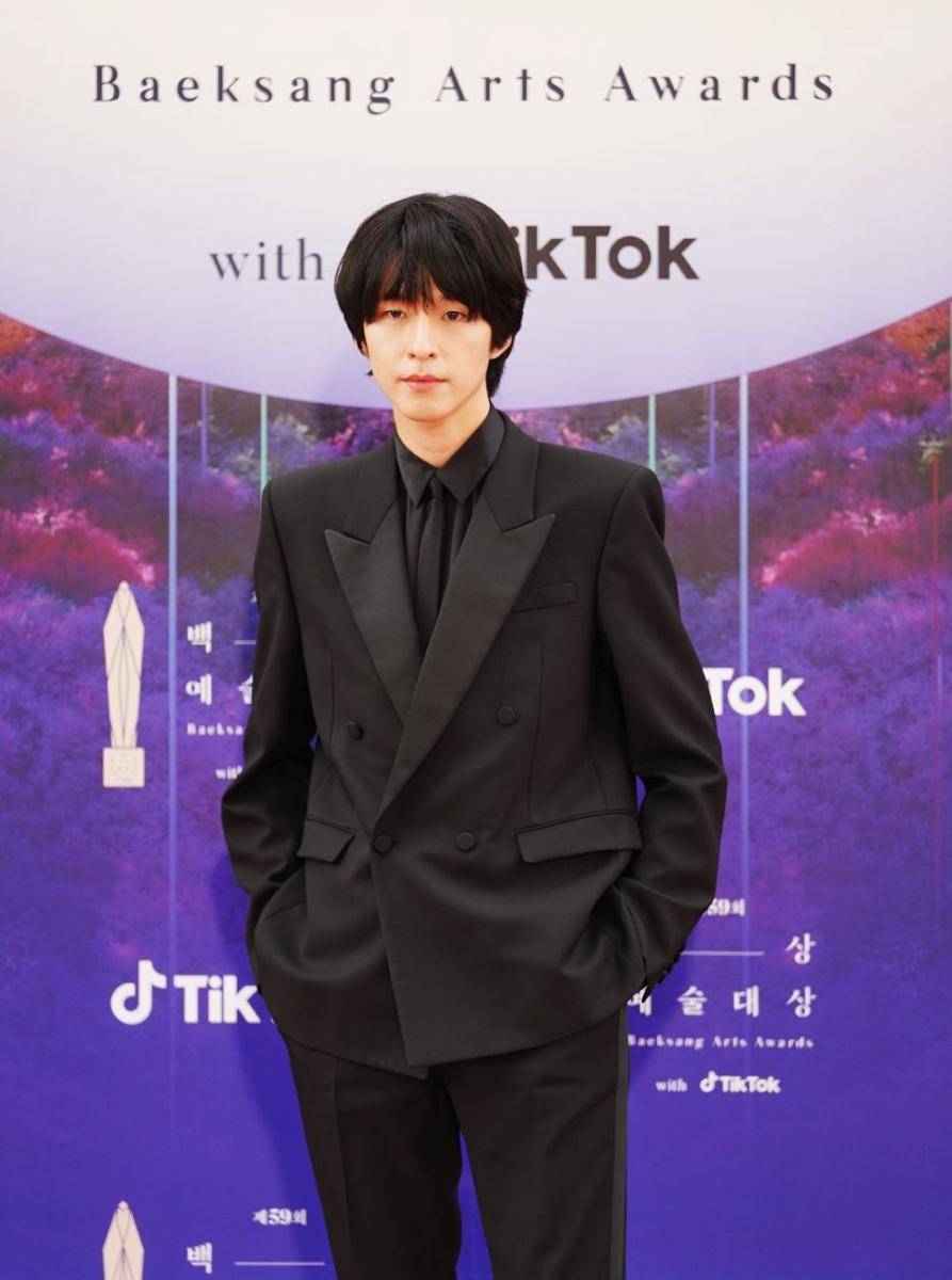 Hong Kyung di red carpet Baeksang Arts Awards 2023 (twitter.com/TiktokKR)