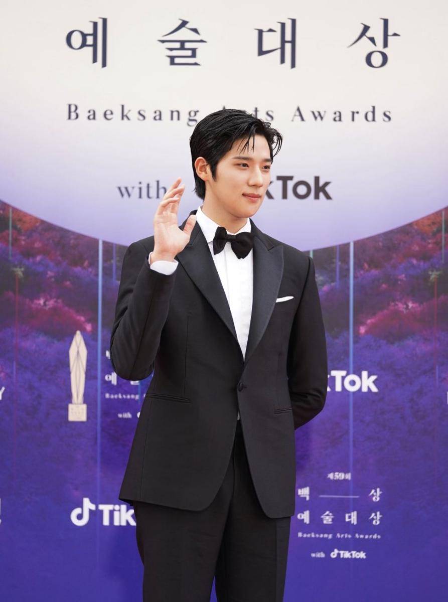 Moon Sang Min di red carpet Baeksang Arts Awards 2023 (twitter.com/TiktokKR)