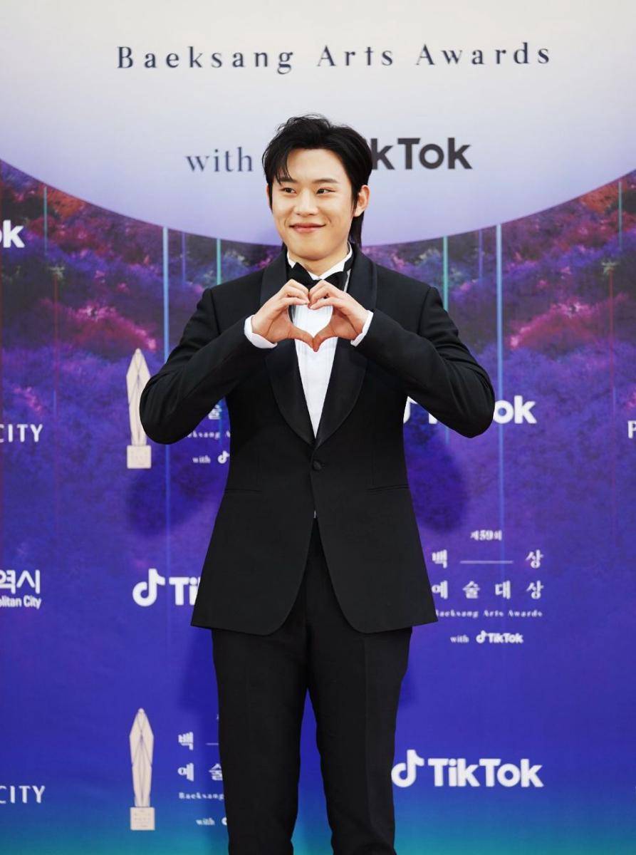Kim Sung Cheol di red carpet Baeksang Arts Awards 2023 (twitter.com/TiktokKR)