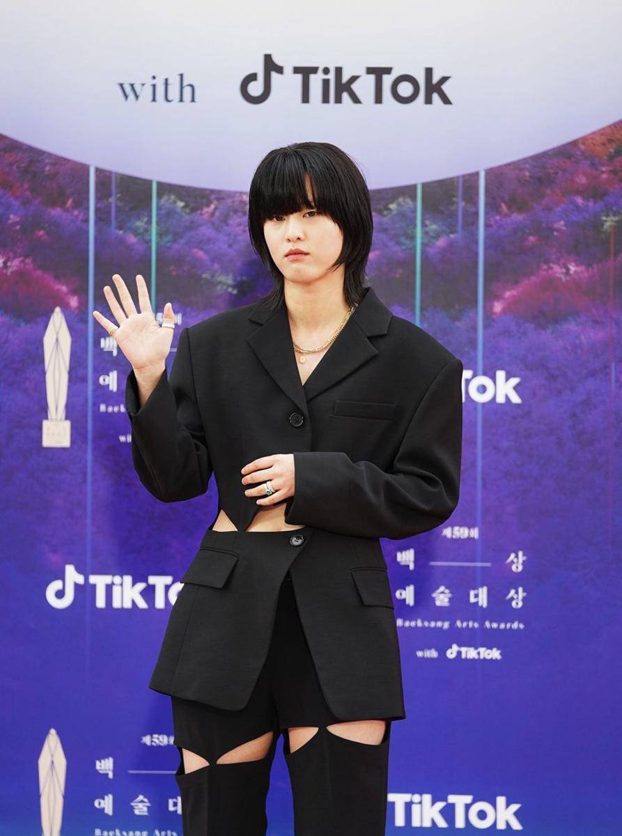 Lee Yeon di red carpet Baeksang Arts Awards 2023 (twitter.com/TiktokKR)