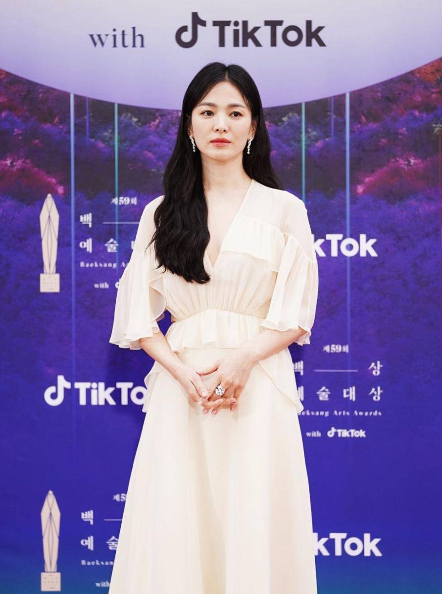 Song Hye Kyo di red carpet Baeksang Arts Awards 2023 (twitter.com/TiktokKR)