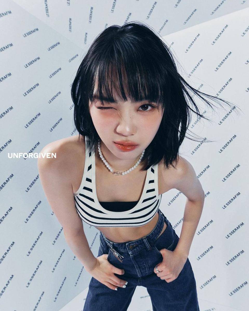Chaewon LE SSERAFIM di teasar image studio album pertama "UNFORGIVEN" (instagram.com/le_sserafim)