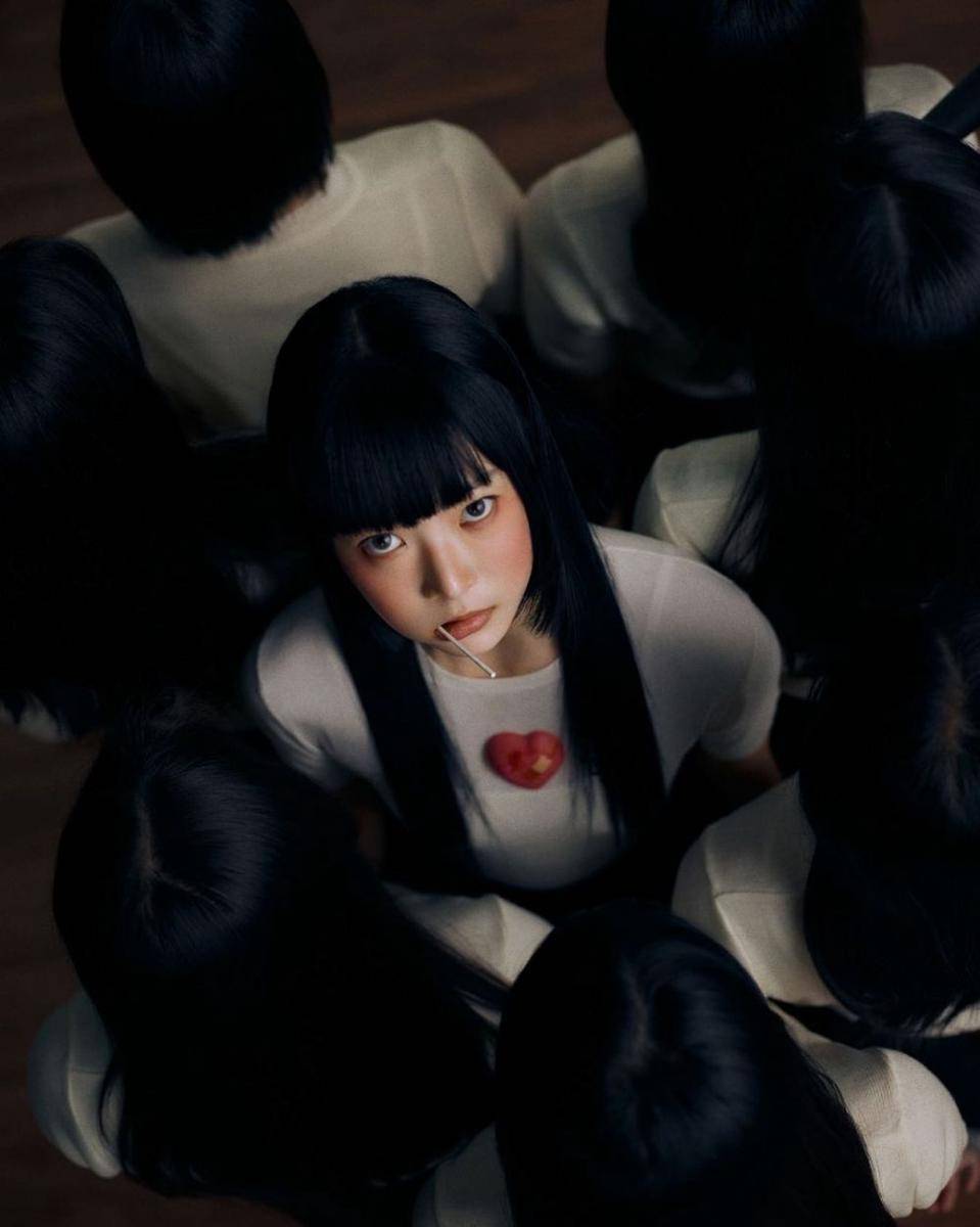 Eunchae LE SSERAFIM di teasar image studio album pertama "UNFORGIVEN" (instagram.com/le_sserafim)