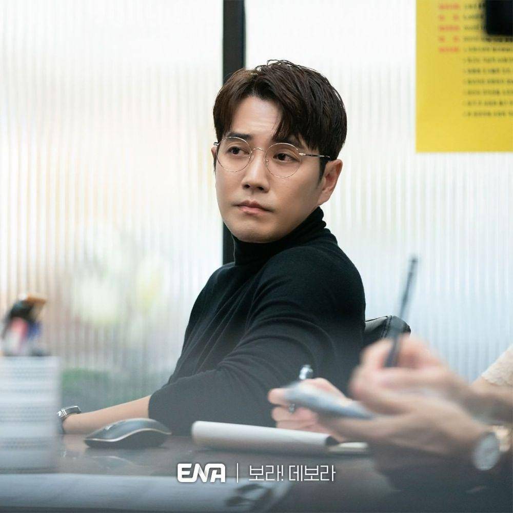 Joo Sang Wook di drakor Bo Ra! Deborah (instagram.com/channel.ena.d)
