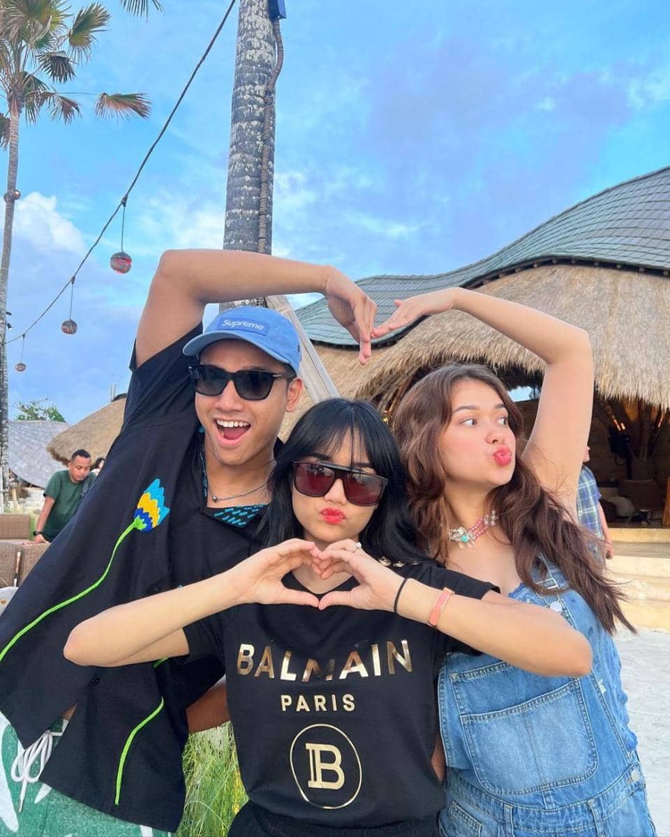 Potret keluarga Fuji liburan di Bali (instagram.com/@fuji_an)