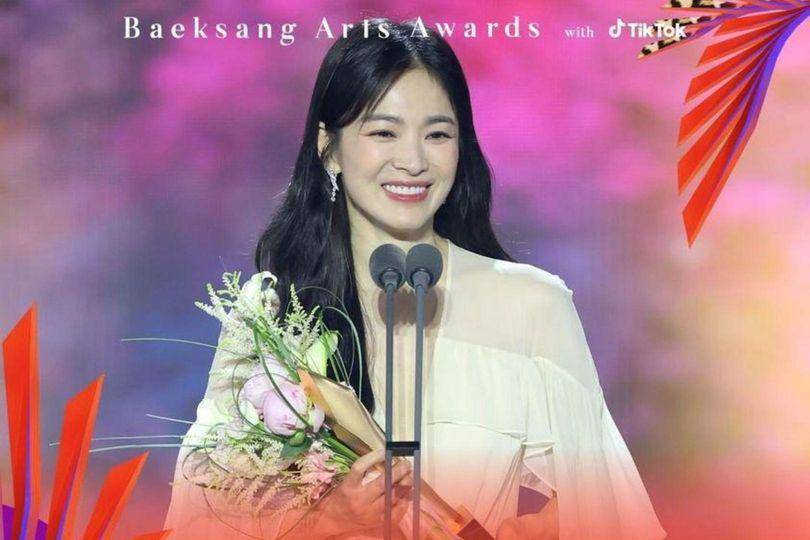 Song Hye Kyo (instagram.com/baeksang.official)