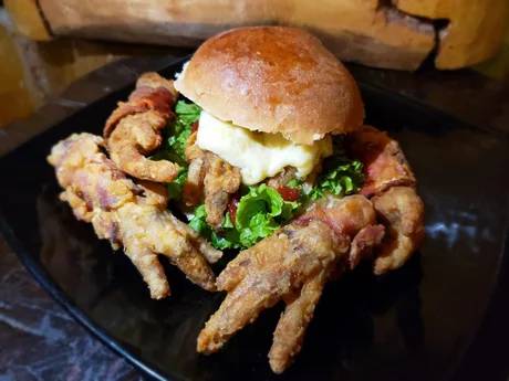 potret isian burger paling nyeleneh (reddit.com/user/LogicRak91)