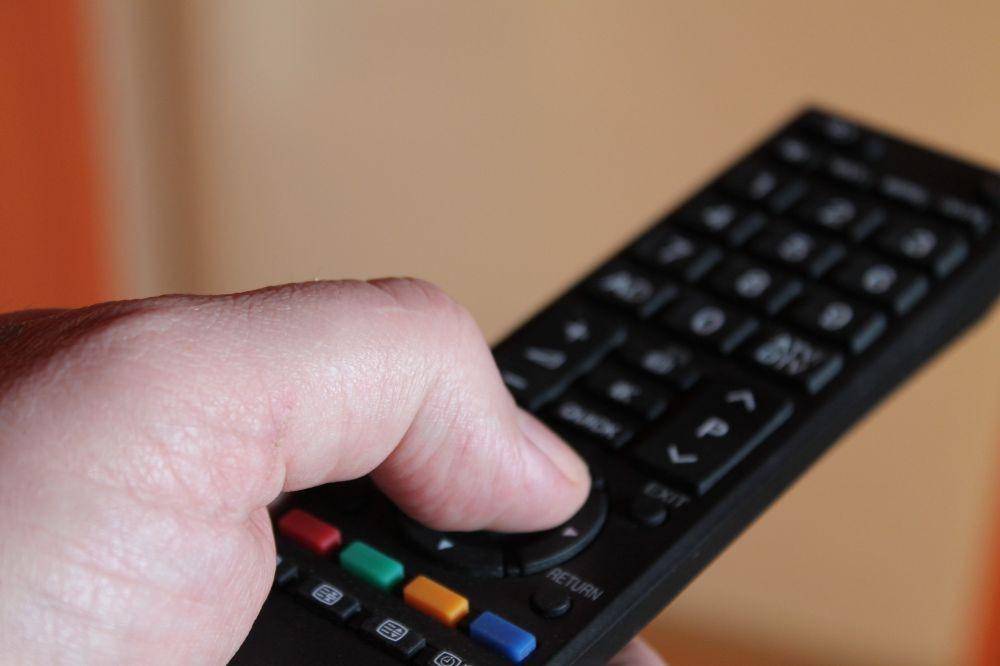 ilustrasi mematikan televisi (pixabay.com/kalhh)