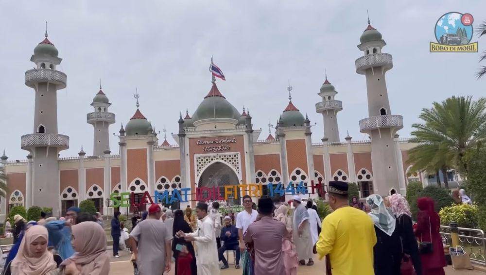 potret Hari Raya Idul Fitri di Thailand (youtube.com/Bobo di Mobil)