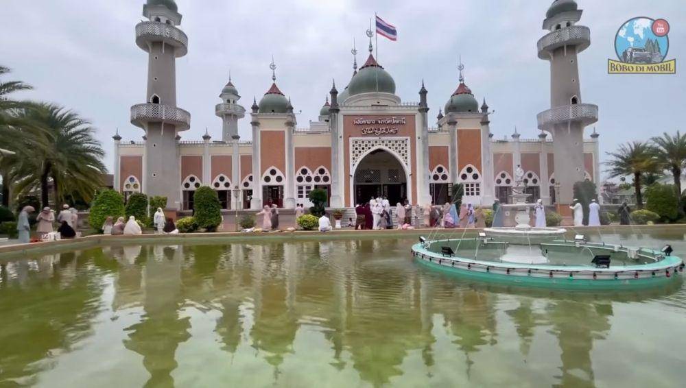 potret Hari Raya Idul Fitri di Thailand (youtube.com/Bobo di Mobil)