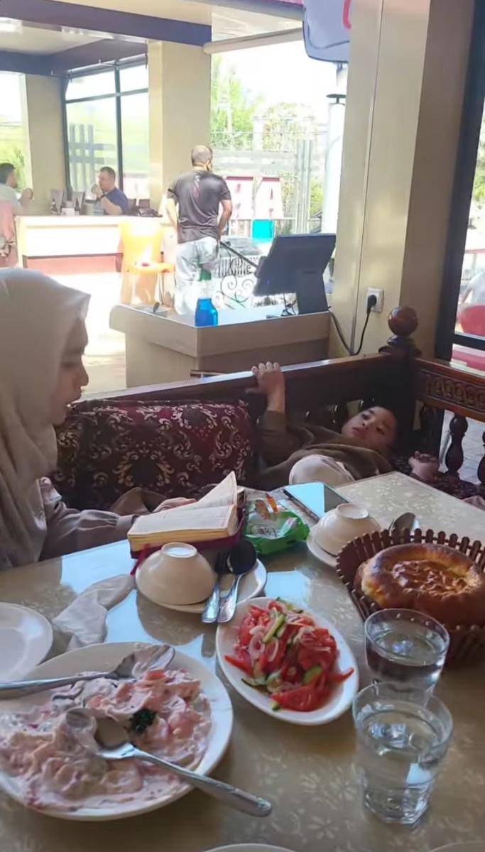 potret Oki Setiana Dewi dan buah hati (instagram.com/dr.shindyputri_)
