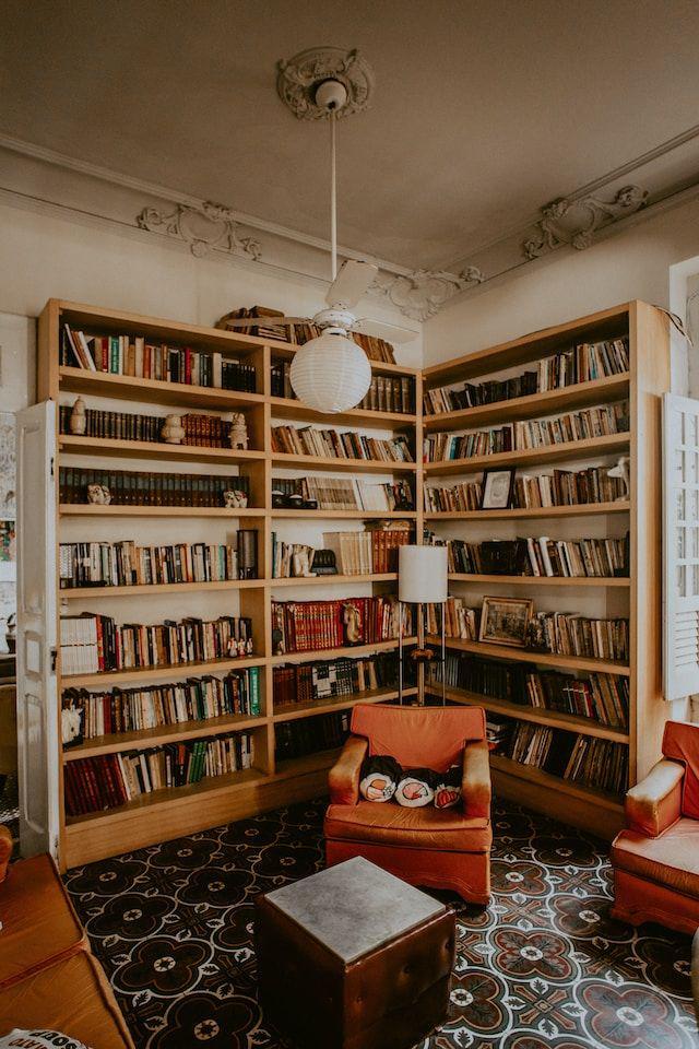Ruang baca (unsplash.com/Jonathan Borba)