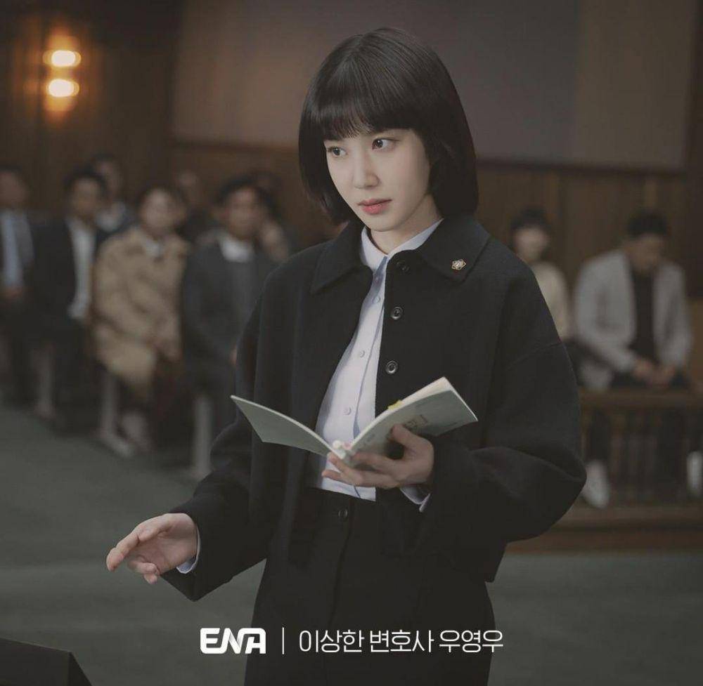 Park Eun Bin di drama Extraordinary Attorney Woo (instagram.com/channel.ena.d)