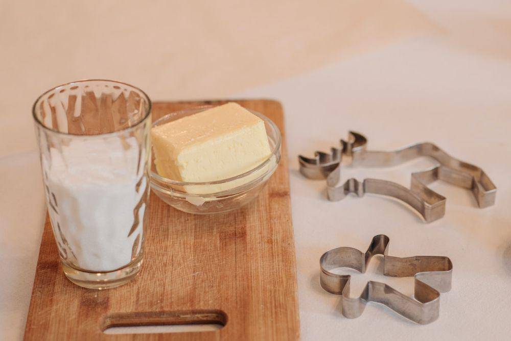 ilustrasi heavy cream dan butter (pexels.com/Pavel Danilyuk)