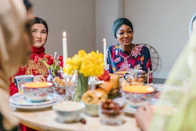 Ilustrasi bersama saudara (pexels.com/RODNAE Productions)