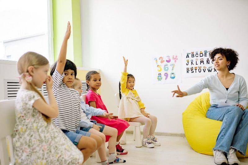 ilustrasi anak-anak belajar di sekolah (pexels.com/ Yan Krukau)