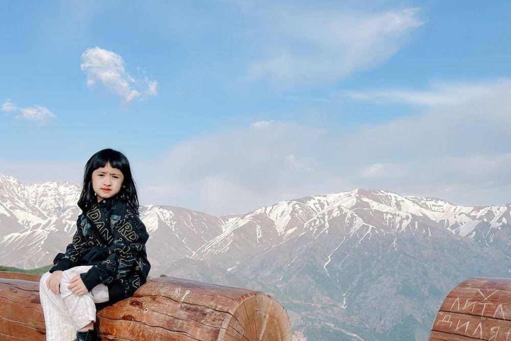 potret putri kedua Oki Setiana Dewi (instagram.com/okisetianadewi)