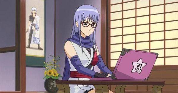 Ayame sedang memakai laptop di kamarnya ( Dok. Sunrise / GIntama )