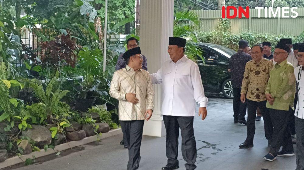 Ketua Umum PKB Muhaimin Iskandar berkunjung ke rumah Ketua Umum Gerindra Prabowo Subianto di kawasan Jakarta Selatan, Jumat (28/4/2023). (IDN Times/Yosafat Diva Bayu Wisesa)