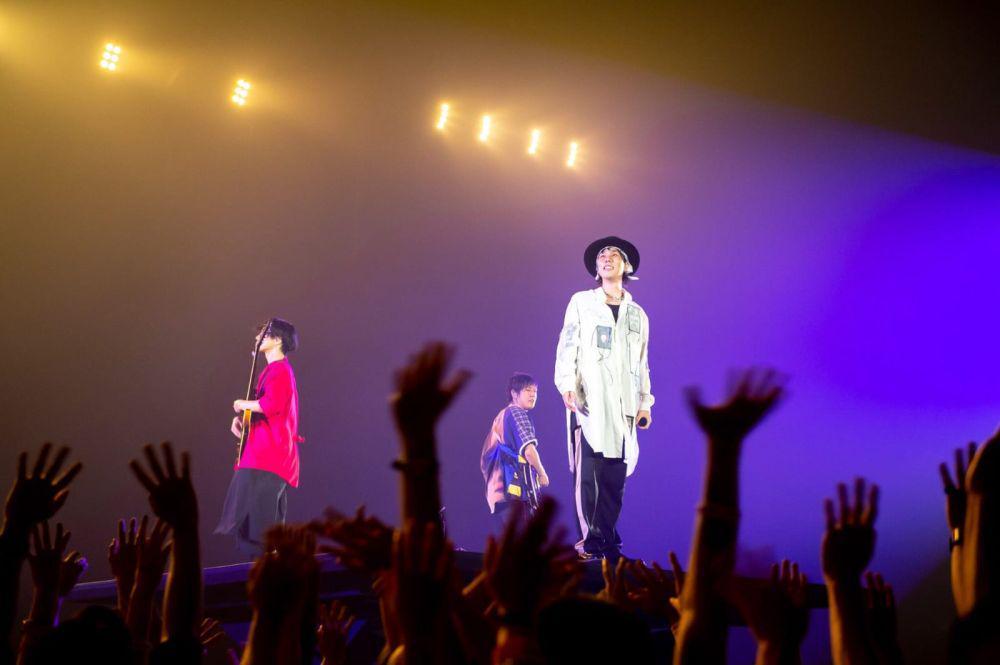 9 Lagu Berbahasa Inggris Milik RADWIMPS yang Memanjakan Telinga