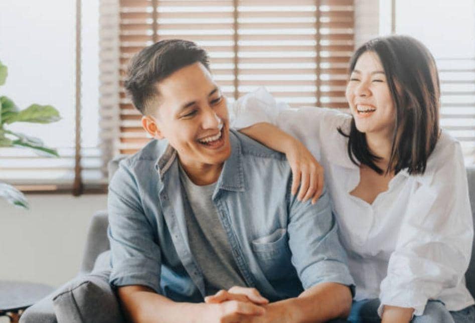 ilustrasi pasangan yang sedang bercanda (istockphoto.com/interstid)