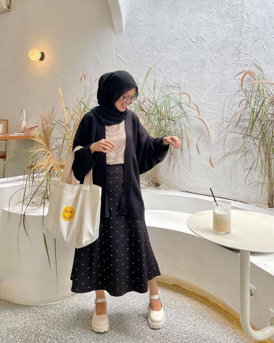 inspirasi ootd dengan cardigan rajut untuk hijab ala Fitrah Ayudia (instagram.com/fitrahydy)