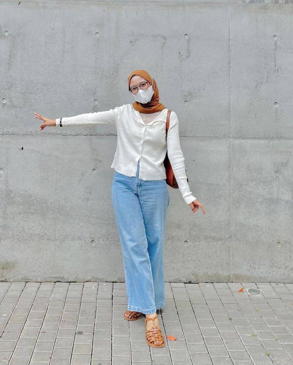 inspirasi ootd dengan cardigan rajut untuk hijab ala Fitrah Ayudia (instagram.com/fitrahydy)