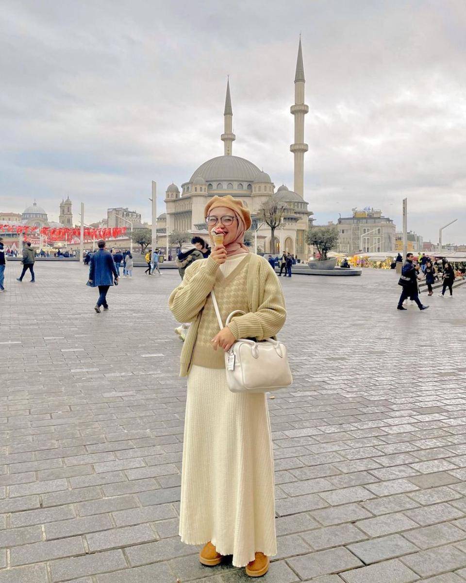 inspirasi ootd dengan cardigan rajut untuk hijab ala Fitrah Ayudia (instagram.com/fitrahydy)