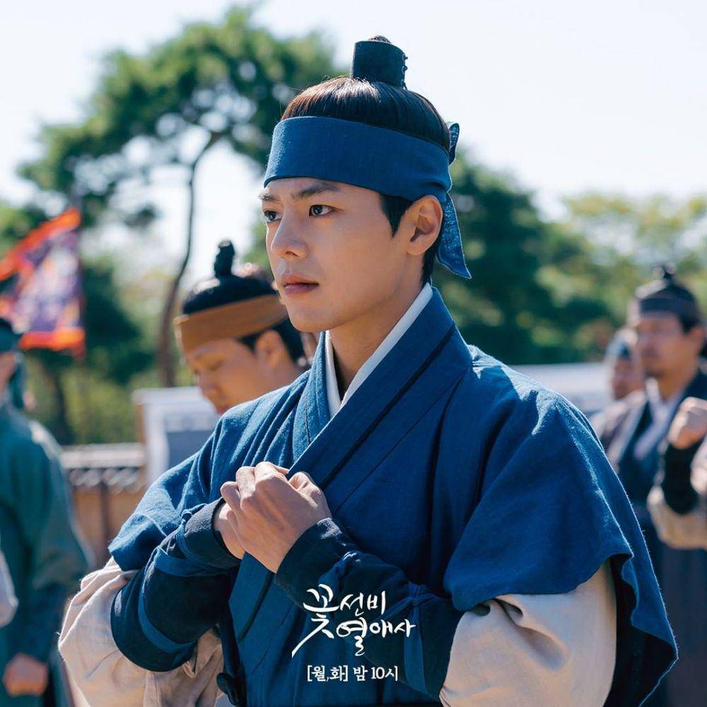Kang San (Ryeo Un) dalam The Secret Romantic Guesthouse (instagram.com/sbsdrama.official)