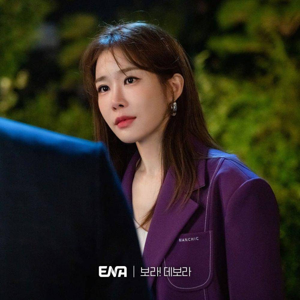 Yoo In Na di drama Bora! Deborah (instagram.com/channel.ena.d)