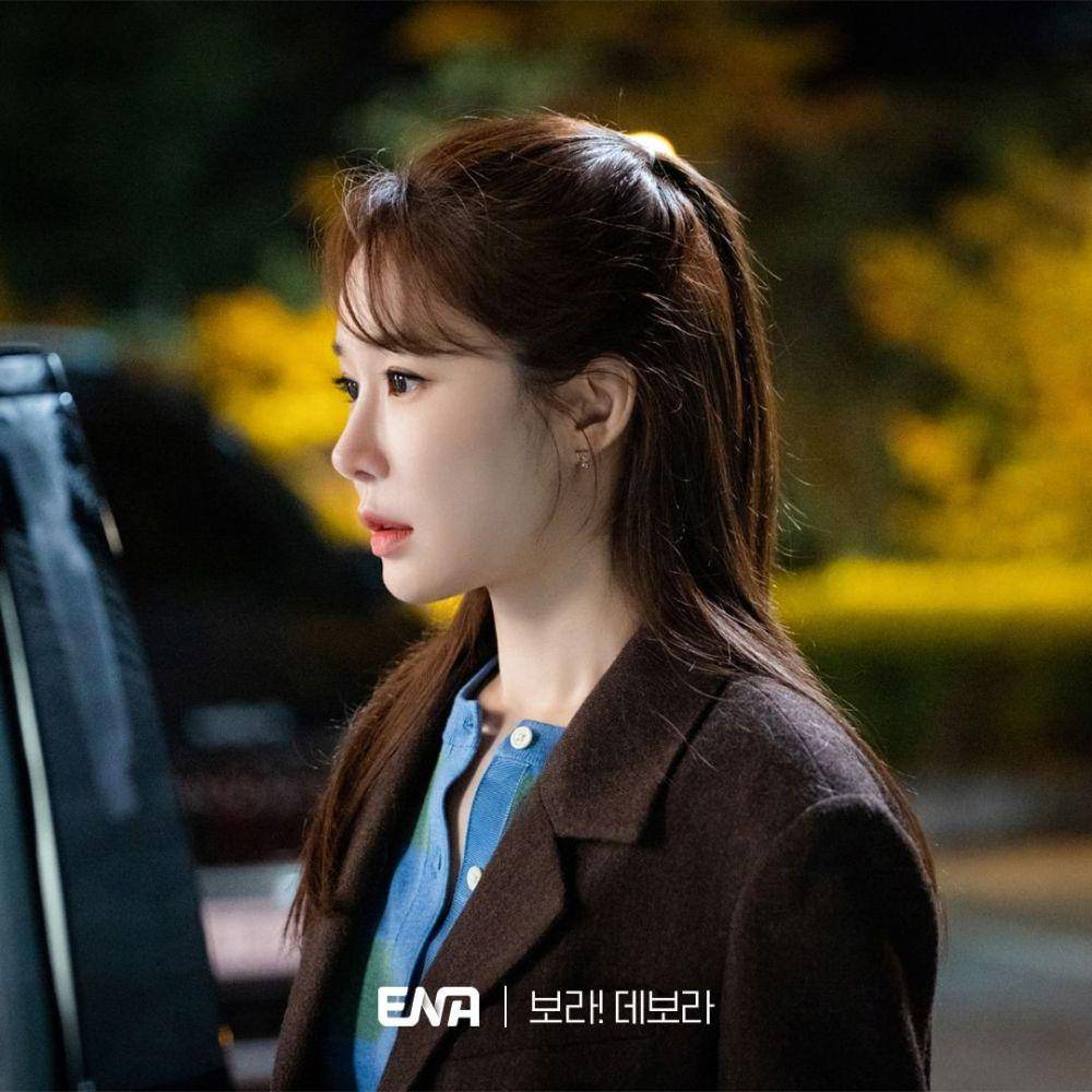 Yoo In Na di drama Bora! Deborah (instagram.com/channel.ena.d)
