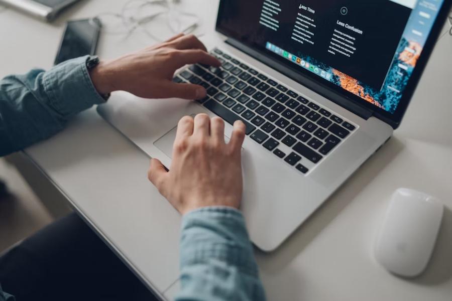 Cara Membuat Tulisan Vertikal di Word Otomatis, Hasil Rapi!